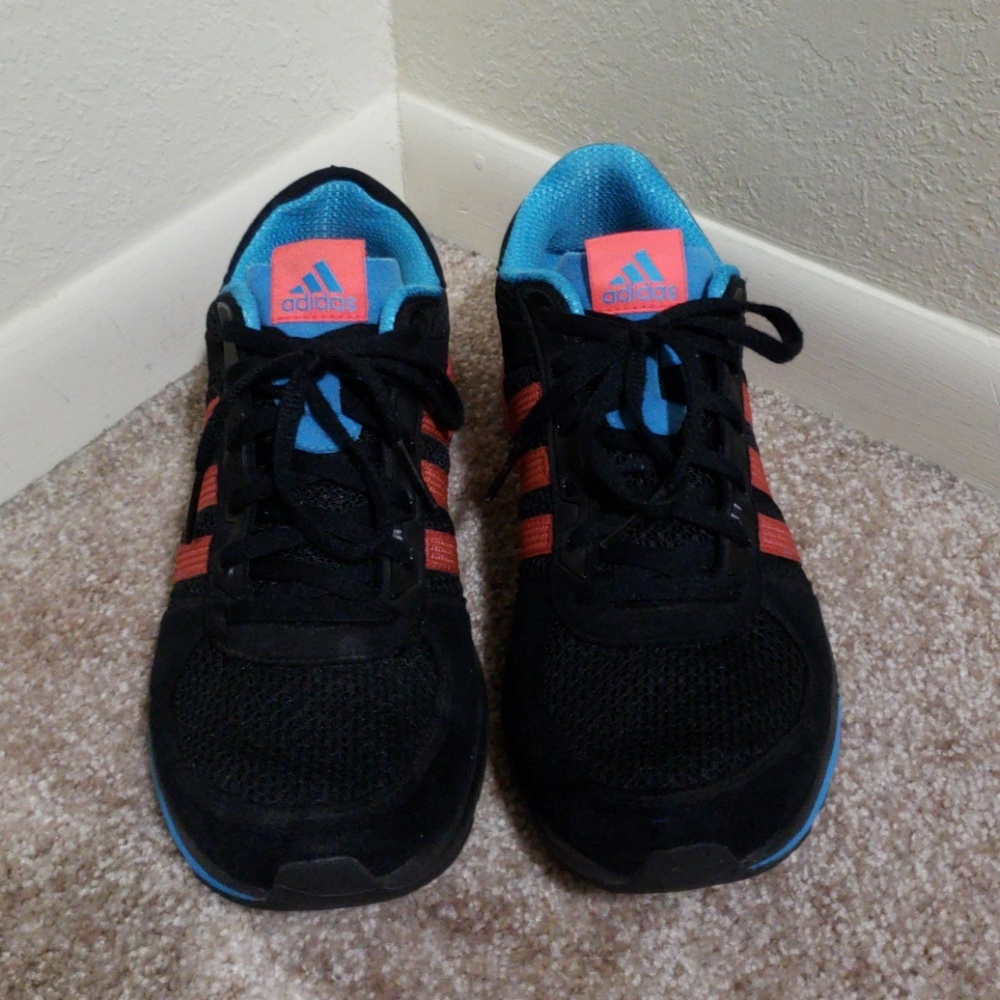Sz8 wms Adidas Atlanta 11 running shoes